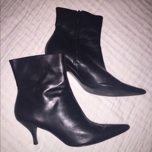 NINE WEST LEATHER BOOTIES SIZE 8